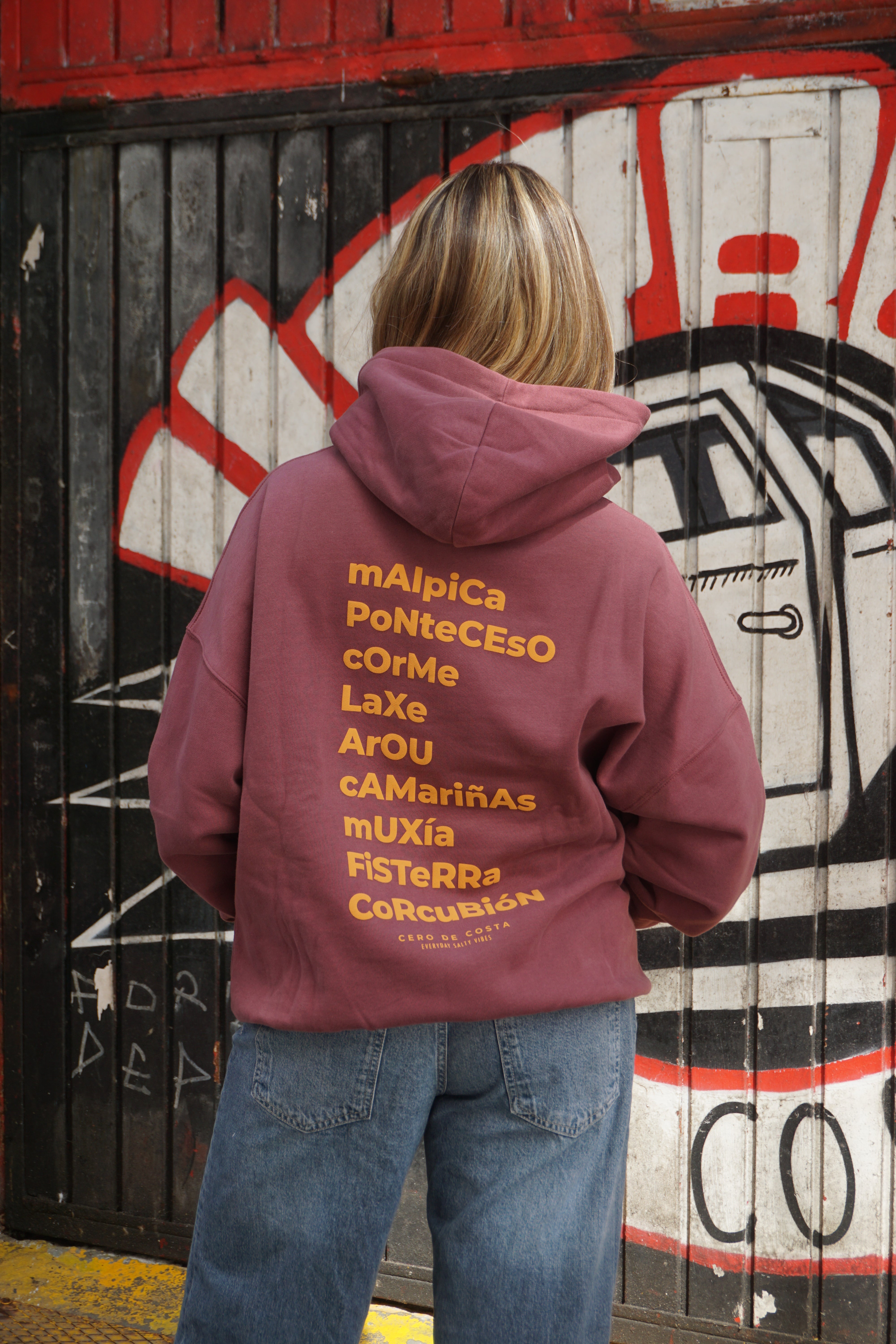 SUDADERA GRANATE/MOSTAZA "LOS FAROS" CON CAPUCHA